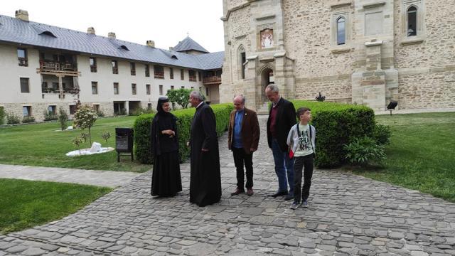 „Light of Life”. Poezia religioasă tânără. Concurs. Premiere