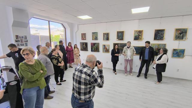 27 de tablouri realizate de artista Maria Antoniac, expuse la Galeria de Artă „Zamca”