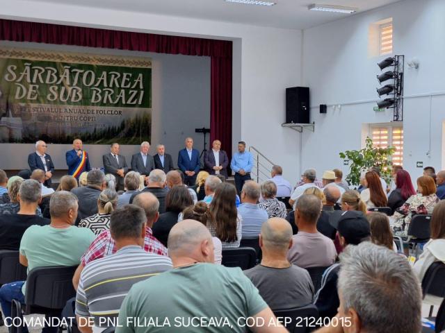 Câteva sute de persoane au participat, la Adâncata, la lansarea oficială a candidaturii pentru un nou mandat a actualului primar PNL, Viorel Cucu