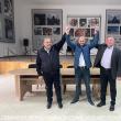 Gheorghe Flutur și actualul primar liberal din Izorele Sucevei alături de candidatul PNL pentru primăria acestei comune, viceprimarul Marian Mehno