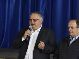 Candidatul PNL pentru Primăria Mitocu Dragomirnei, Radu Airoaie, și președintele CJ Suceava, Gheorghe Flutur