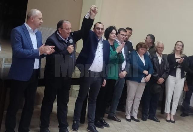 Liderul PNL Suceava, Gheorghe Flutur a participat la o întâlnire electorală electrizantă la lansarea candiaturii primarului din Vatra Moldoviței, Virgil Saghin