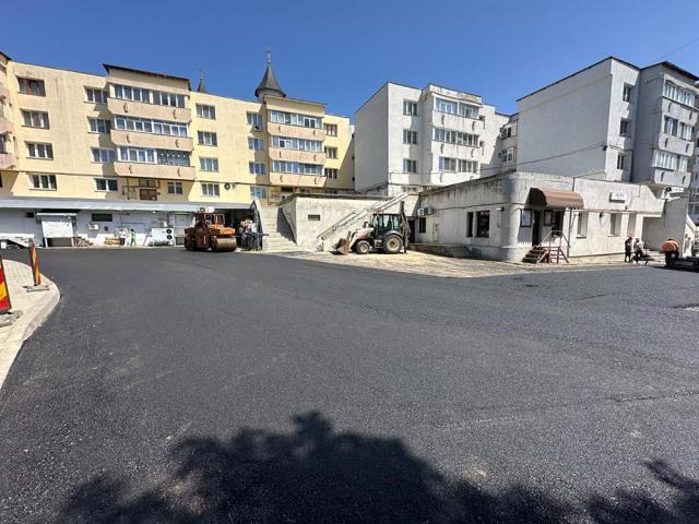 Parcare cu 49 de locuri amenajată pe strada Miron Costin, în zona Mărășești din municipiul Suceava