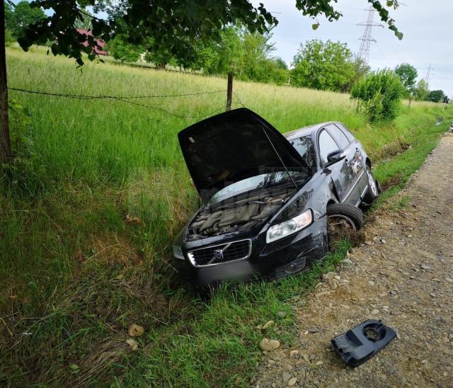 Un biciclist a murit într-un accident în care au fost implicate două maşini