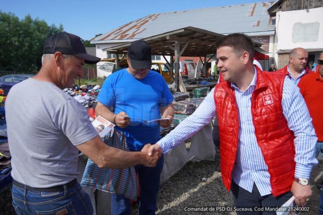 Gheorghe Șoldan și Traian Andronachi, în campanie la târgul auto din Rădăuți