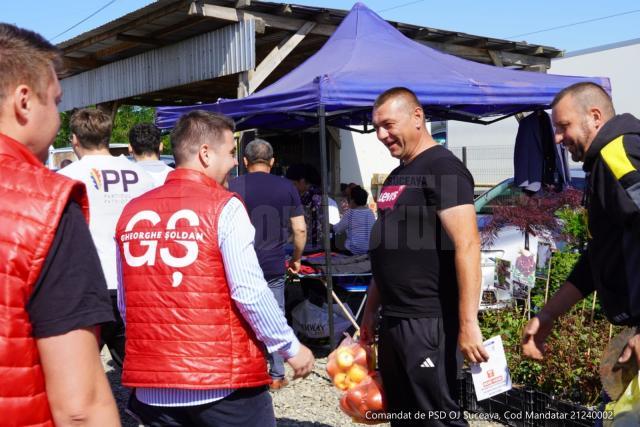 Gheorghe Șoldan și Traian Andronachi, în campanie la târgul auto din Rădăuți