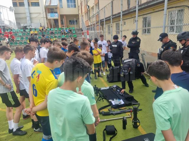 Peste 200 de persoane au participat la un turneu de fotbal de Ziua Internațională a Copiilor