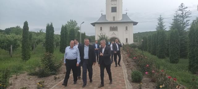 Gheorghe Flutur și Nicolae Ciucă au vizitat barajul nefinalizat de la Vârfu Câmpului și apelează la Ministerul Mediului pentru încheierea lucrărilor