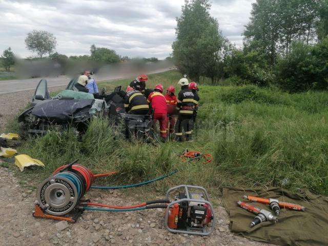 A intrat în plin în autotrenul de pe contrasens și nu a avut șanse de supraviețuire