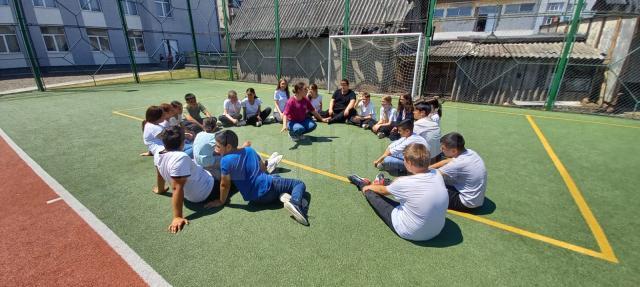 Flashmob la Școala Gimnazială Verești împotriva violenței în mediul școlar