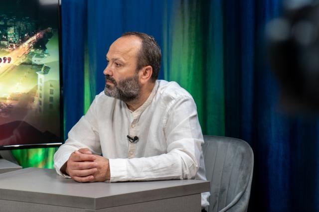 Cătălin Axinte: „La noi, în Suceava, toată lumea spune taci, ai grijă”