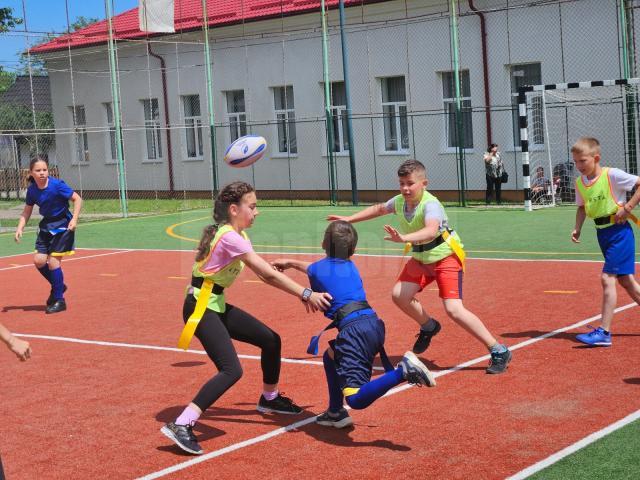 Peste 1.800 de elevi și profesori din 52 de școli din România și Republica Moldova au participat la Festivalul „Zilele Sportului Școlar”, de la Putna