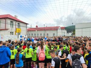 Peste 1.800 de elevi și profesori din 52 de școli din România și Republica Moldova au participat la Festivalul „Zilele Sportului Școlar”, de la Putna