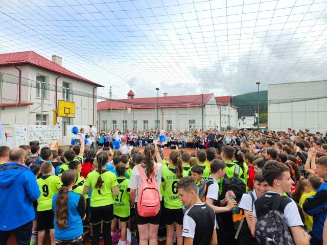 Peste 1.800 de elevi și profesori din 52 de școli din România și Republica Moldova au participat la Festivalul „Zilele Sportului Școlar”, de la Putna