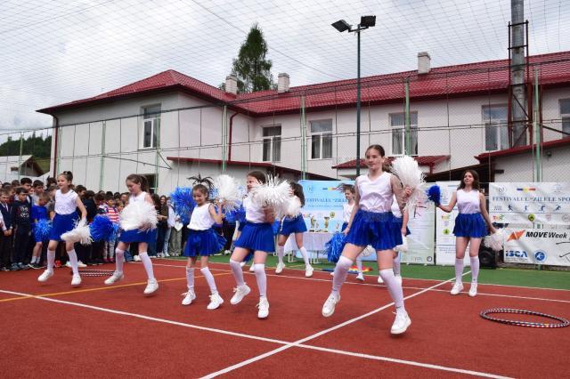 Peste 1.800 de elevi și profesori din 52 de școli din România și Republica Moldova au participat la Festivalul „Zilele Sportului Școlar”, de la Putna