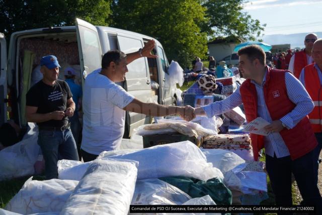 Gheorghe Șoldan și candidatul PSD pentru Primăria Dolhasca Mircea Mihai au discutat cu oamenii prezenți în piața din acest oraș