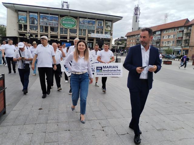 Membrii și susținătorii partidelor din Alianța Dreapta Unită au participat la un marș de susținere a candidaturii lui Marian Andronache pentru Primăria Suceava