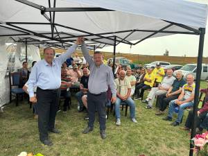 Gheorghe Flutur alături de candidatul PNL pentru Primăria Forăști, Nicolae Lăzărică
