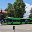 Două autobuze pot staționa acum în alveola creată în fața Gării, fără a încurca traficul rutier