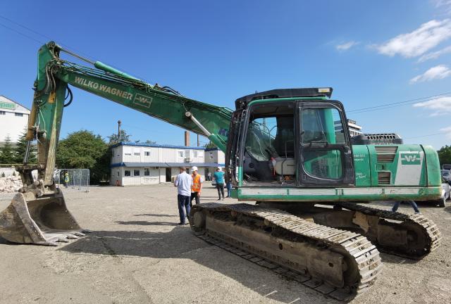 Șantierul viitoarei autobaze metropolitane, unde se demolează deja vechile clădiri al TPL