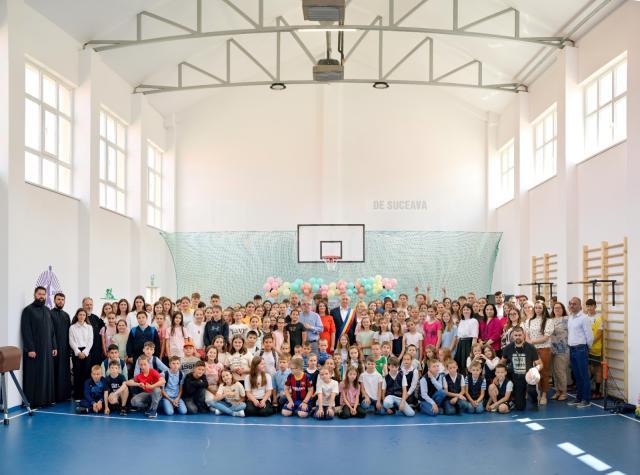 Sala de sport a Școlii Gimnaziale Nr. 1 Vicovu de Sus, inaugurată în prezența a sute de elevi