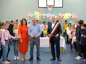 Sala de sport a Școlii Gimnaziale Nr. 1 Vicovu de Sus, inaugurată în prezența a sute de elevi