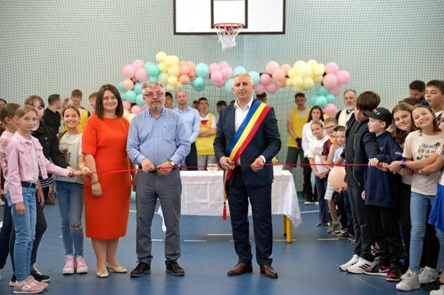 Sala de sport a Școlii Gimnaziale Nr. 1 Vicovu de Sus, inaugurată în prezența a sute de elevi