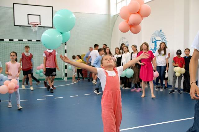 Sala de sport a Școlii Gimnaziale Nr. 1 Vicovu de Sus, inaugurată în prezența a sute de elevi