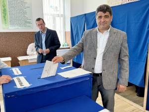 Candidatul PSD pentru Primăria Vatra Dornei a votat, alături de familia sa, pentru o misiune posibilă în acest municipiu