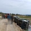 Camion răsturnat pe un pod provizoriu de la Slobozia Sucevei