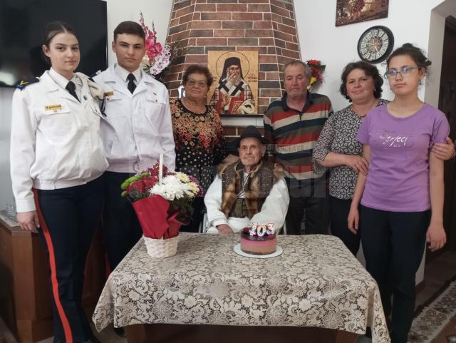 Veteran de război din Botuș, Fundu Moldovei, sărbătorit la aniversarea a 103 ani