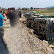 Camion răsturnat pe un pod provizoriu de la Slobozia Sucevei