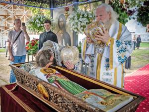 Liturghie arhierească la Mănăstirea „Sfântul Ioan cel Nou”, în „Duminica vindecării orbului din naștere”