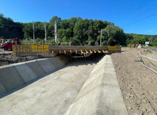 Podul de la Mirăuți, de pe traseul rutei alternative, va fi dat în folosință la finalul lunii iulie