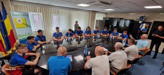 Juniorii CSU, vicecampioni naționali la handbal masculin, au fost premiați de municipalitatea suceveană