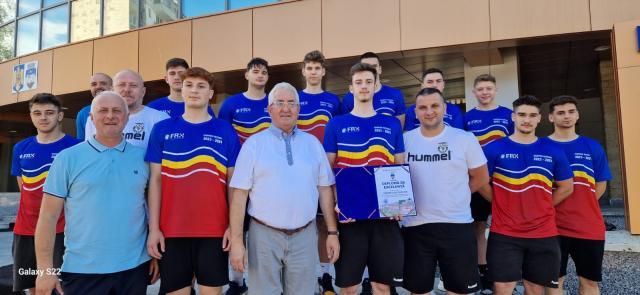 Vicecampioni naționali la handbal masculin, juniorii CSU au fost premiați de municipalitatea suceveană