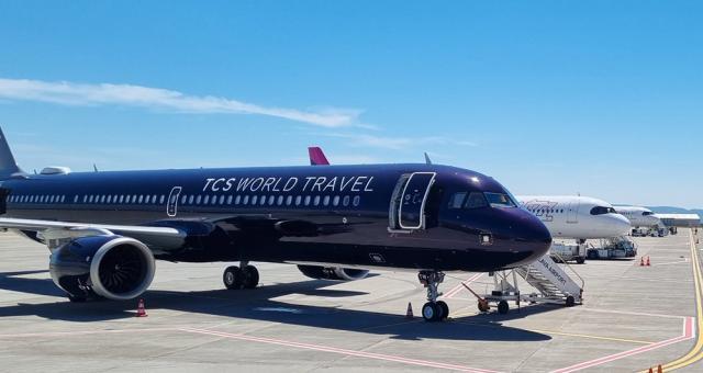 Aeronava neagră a TCS World Travel a aterizat miercuri pe Aeroportul Suceava cu 50 de turiști care participă la circuitul internațional de lux „Regate și culturi”