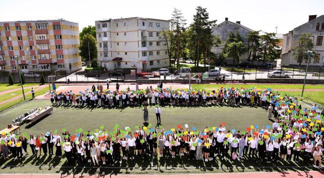 Festivitatea de încheiere a anului școlar la Colegiul Național „Eudoxiu Hurmuzachi” din Rădăuți