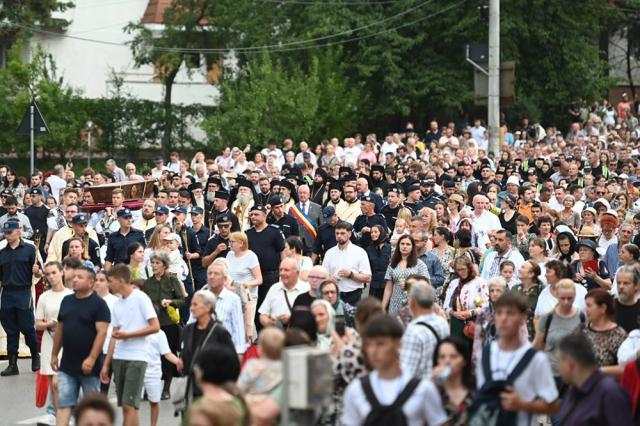 Mii de credincioși la Procesiunea ”Calea Sfinților” de la Suceava