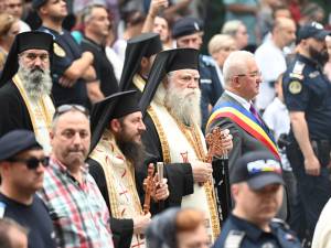 Procesiune impresionată cu mii de credincioși care au însoțit racla cu moaștele Sf. Ioan cel Nou pe străzile Sucevei