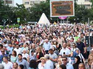 Procesiune impresionată cu mii de credincioși care au însoțit racla cu moaștele Sf. Ioan cel Nou pe străzile Sucevei