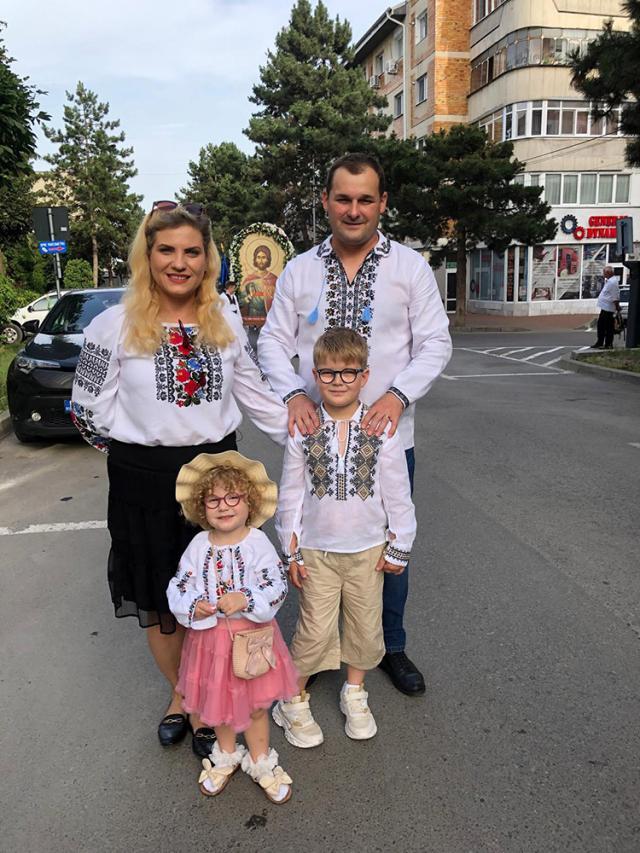 Procesiune impresionată cu mii de credincioși care au însoțit racla cu moaștele Sf. Ioan cel Nou pe străzile Sucevei