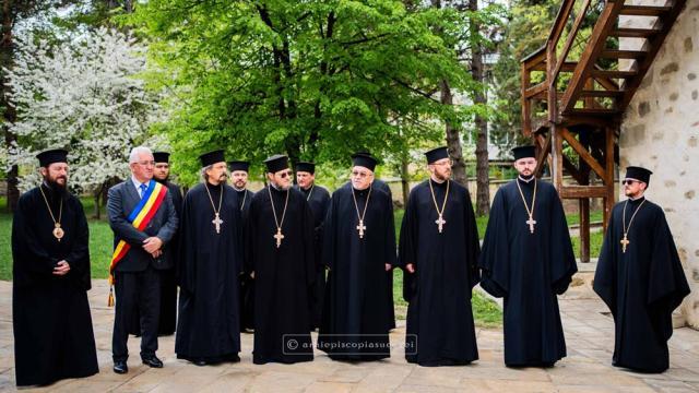 Terenul solicitat pentru Ansamblul Arhiepiscopal se află în zona Cetății de Scaun a Sucevei, a Seminarului Teologic Liceal Ortodox “Mitropolit Dosoftei” și a Școlii ”Sfântul Ioan de la Suceava”