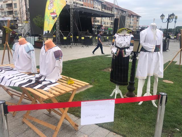 Ziua Universală a Iei a fost marcată în centrul Sucevei printr-o expoziție de costume populare