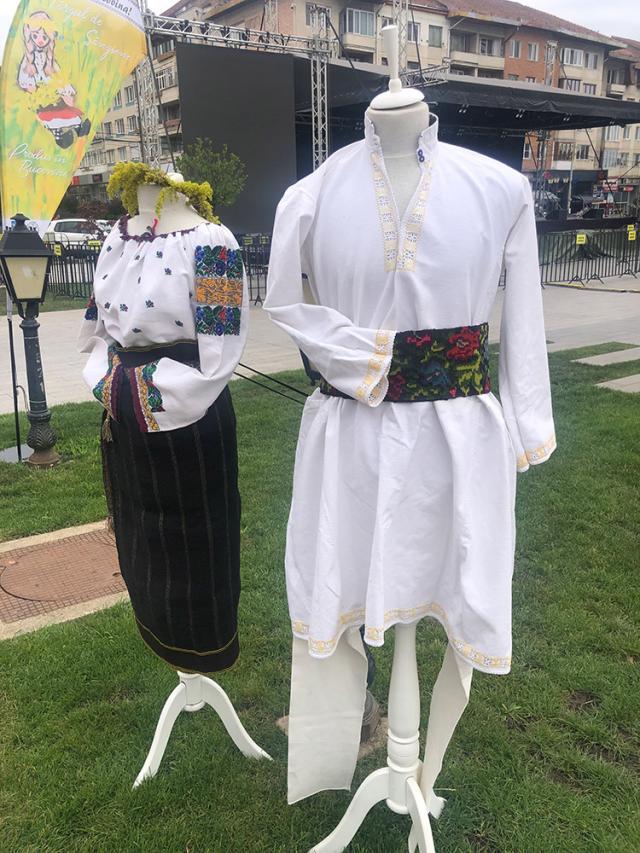 Ziua Universală a Iei a fost marcată în centrul Sucevei printr-o expoziție de costume populare