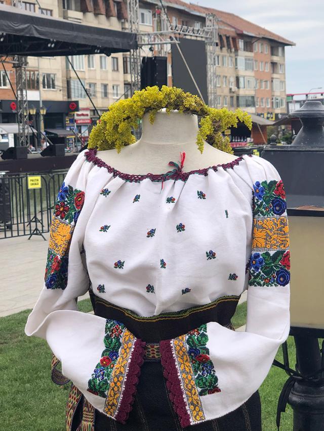 Ziua Universală a Iei a fost marcată în centrul Sucevei printr-o expoziție de costume populare