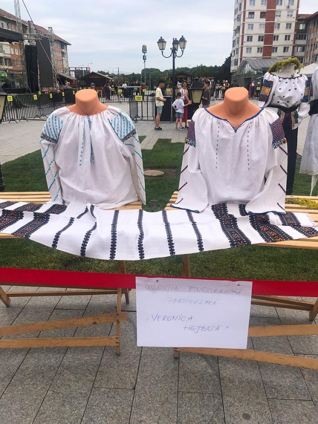 Ziua Universală a Iei a fost marcată în centrul Sucevei printr-o expoziție de costume populare