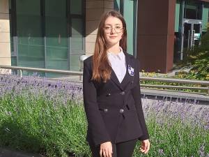 Simina Brăneanu a obținut locul al doilea, secţiunea afiş, liceu, captând atenția juriului cu lucrarea sa intitulată „Justiția”