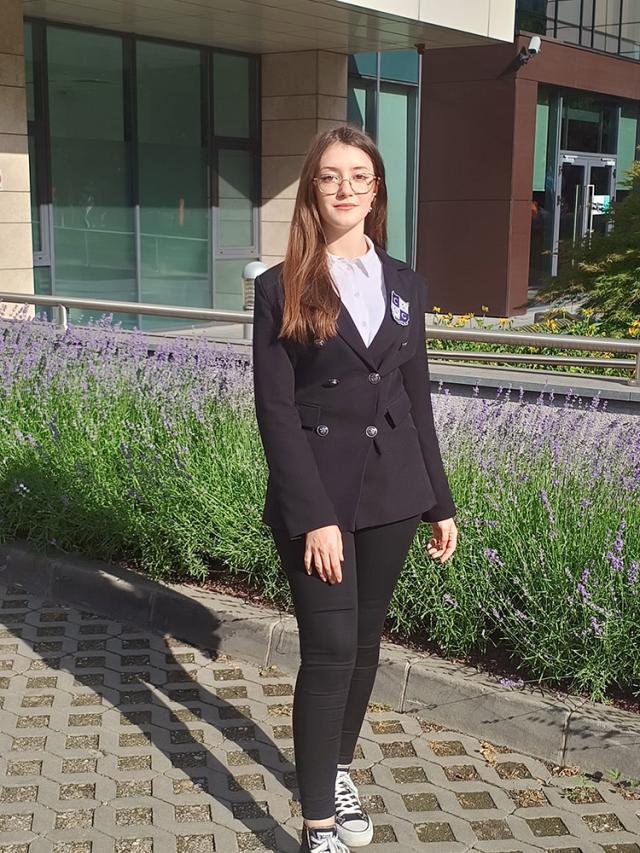 Simina Brăneanu a obținut locul al doilea, secţiunea afiş, liceu, captând atenția juriului cu lucrarea sa intitulată „Justiția”