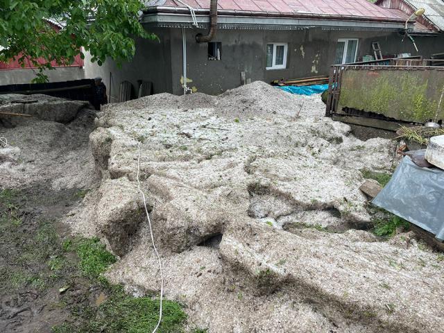 Comuna cea mai afectată de grindină este Preutești